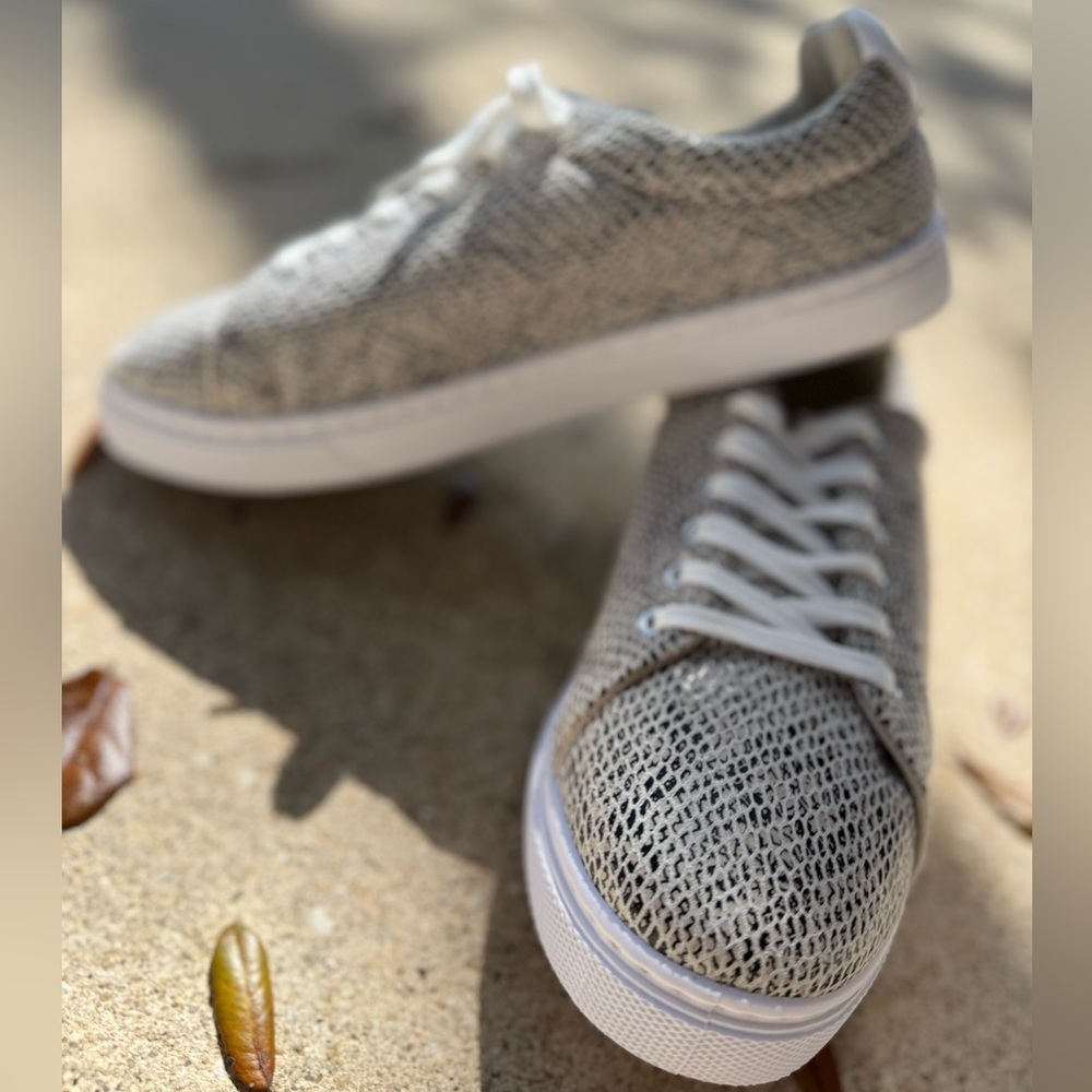 Never worn, Just Fab Hannah Snake Sneakers 8.5